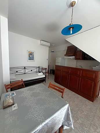 Studio (2 Adults)
