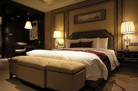 Grand Deluxe King Room