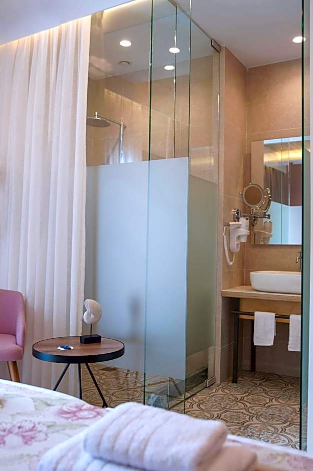 Seasabelle Hotel near Athens Airport