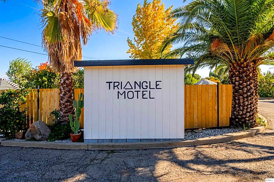 Triangle Motel