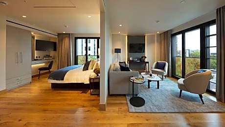 Signature Suite with Kitchen, Tower Bridge View