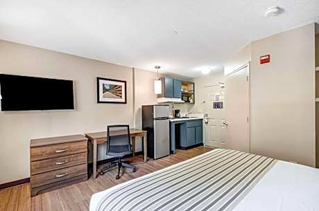 Efficiency King Room - Non-Smoking