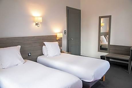 2 Single Beds