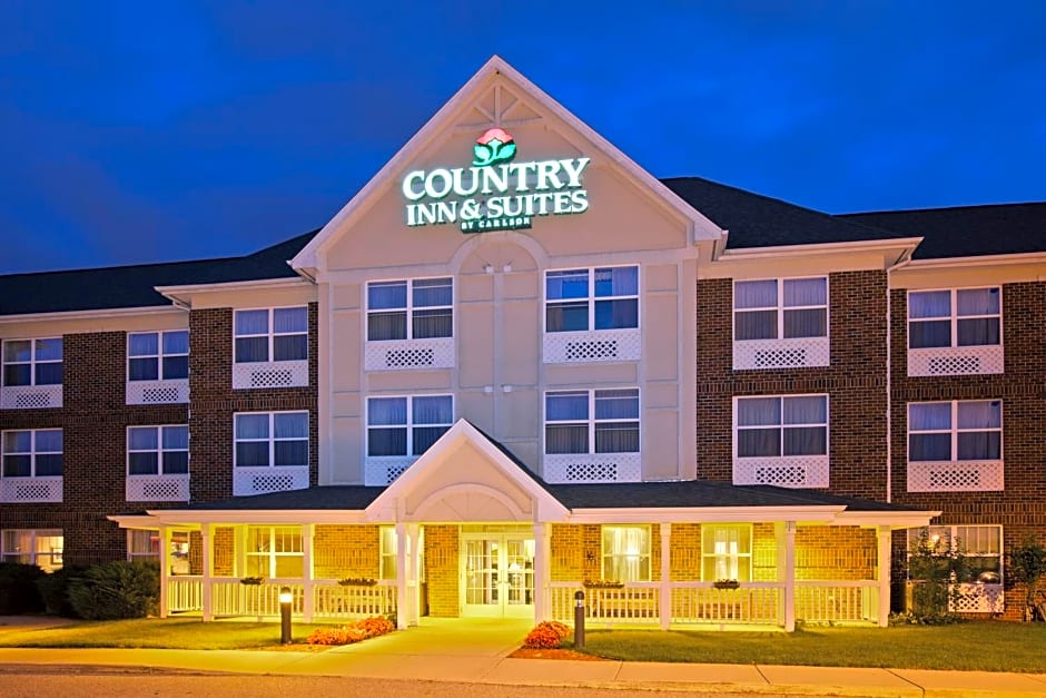 Country Inn & Suites by Radisson, Lansing, MI