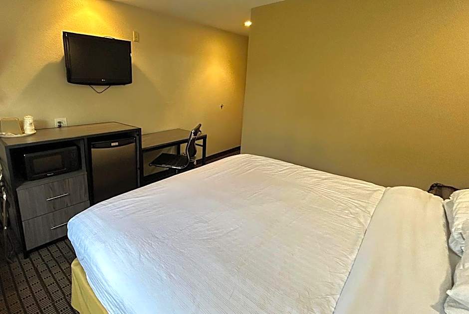 Photo 1 of 2 of 1 Queen Bed Suite