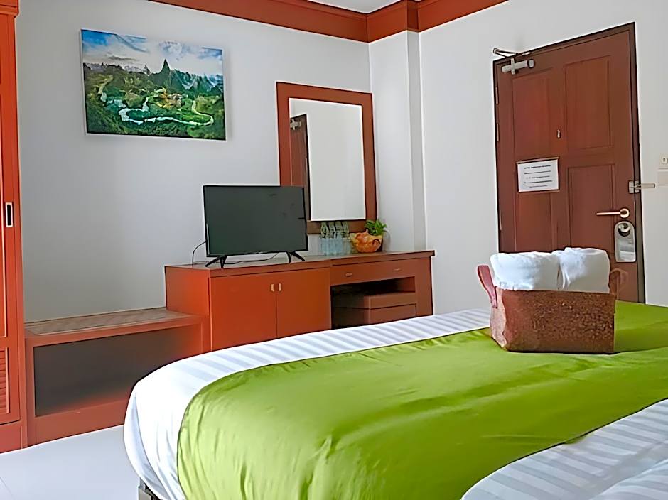 Aromdee @Naithon Beach