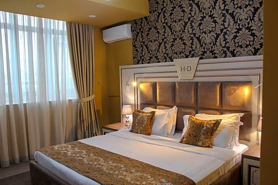 Hotel Deluxe