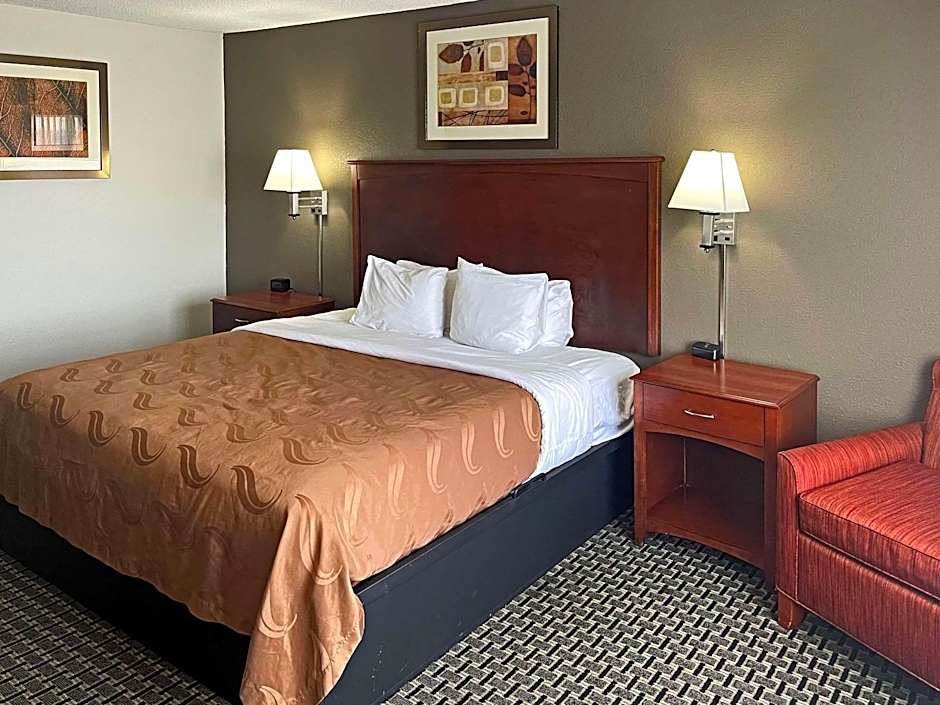 Quality Inn & Suites Cincinnati Sharonville