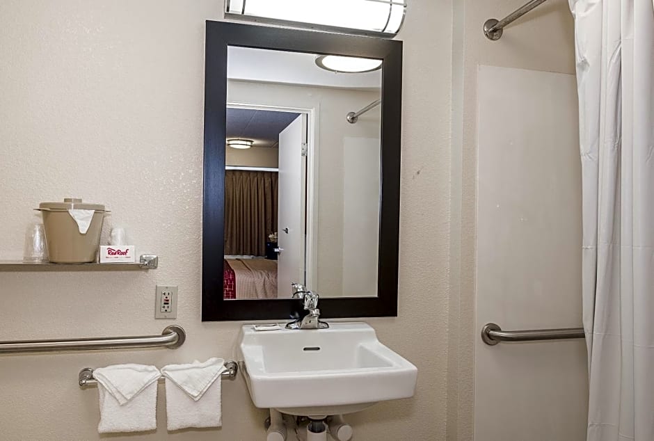 Red Roof Inn PLUS + Boston - Framingham
