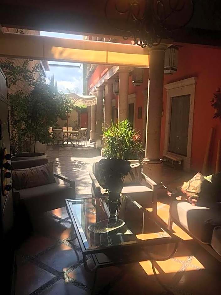 Exclusive Luxury Guest Center House