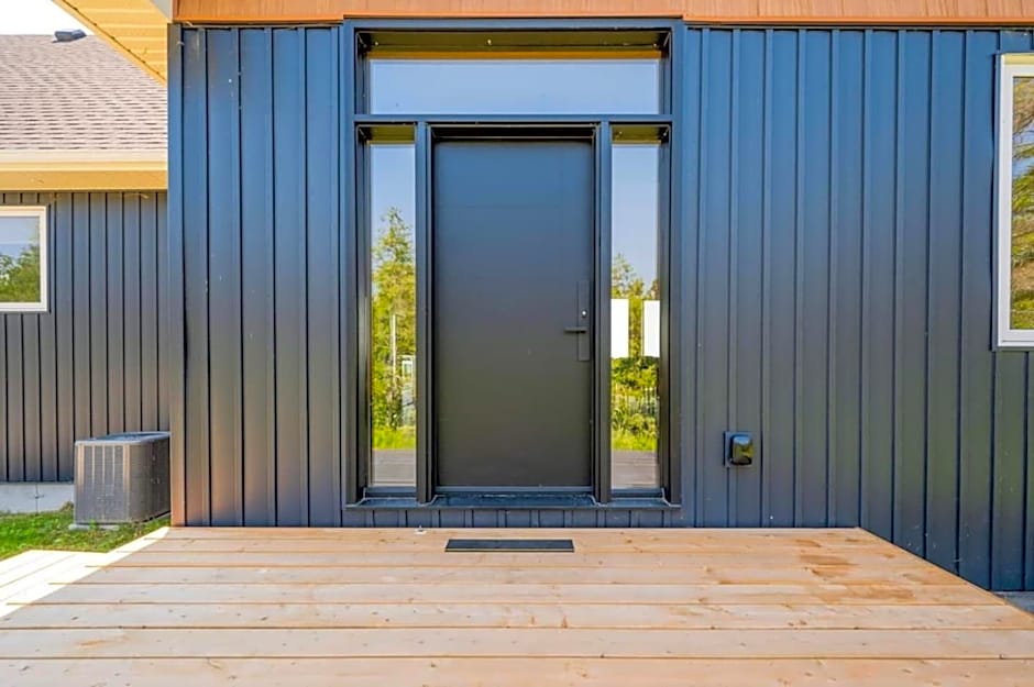 Huronia Luxury Lakefront Views & Game Room!