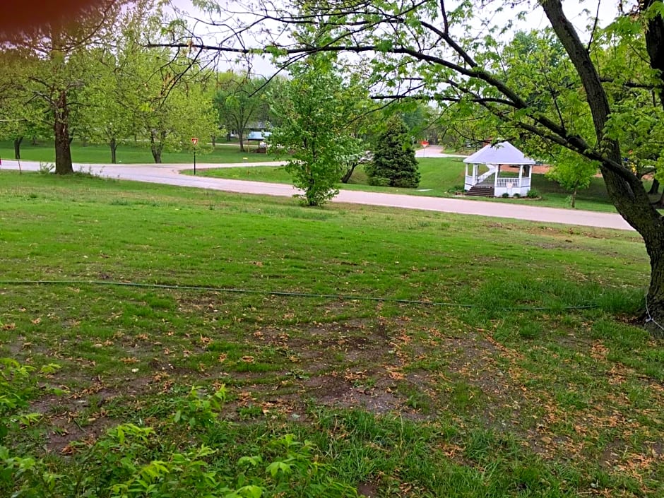 Attwood House Bed and Breakfast near Manhattan, KS