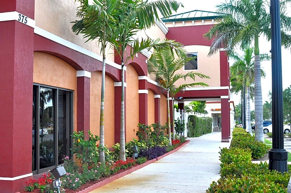 Plantation Inn Hotel And Lounge