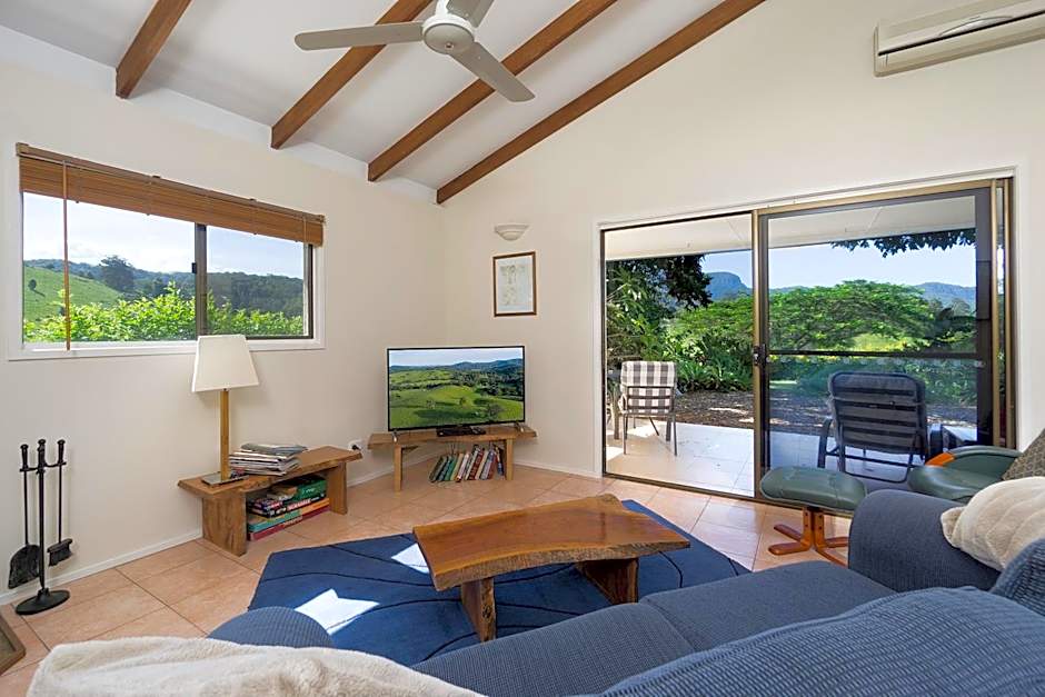 Hillcrest Mountain View Retreat