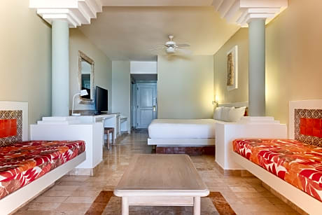 JUNIOR SUITE OCEAN FRONT BEACH ACCESS