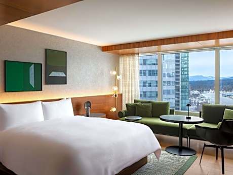 Fairmont Gold Corner Harbor and Mountain View Suite with King Bed