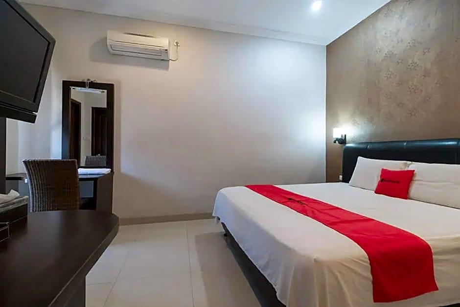 RedDoorz near Pantai Panjang Bengkulu 2
