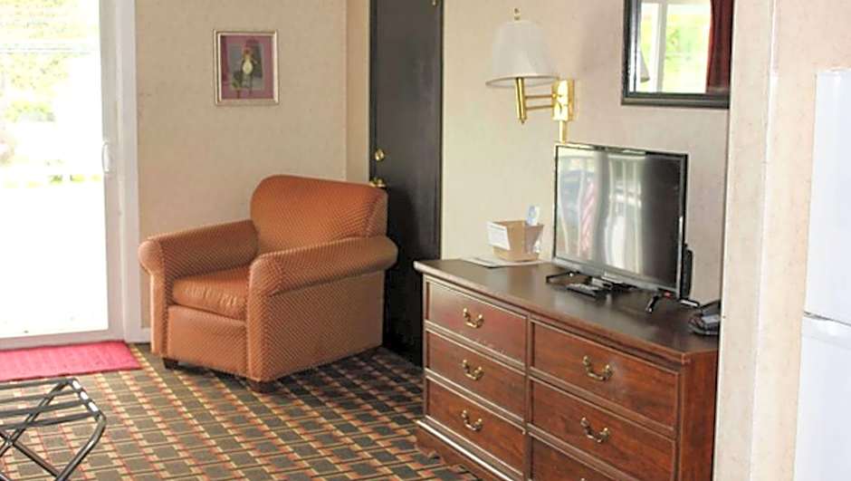 Colonial Inn Ellsworth