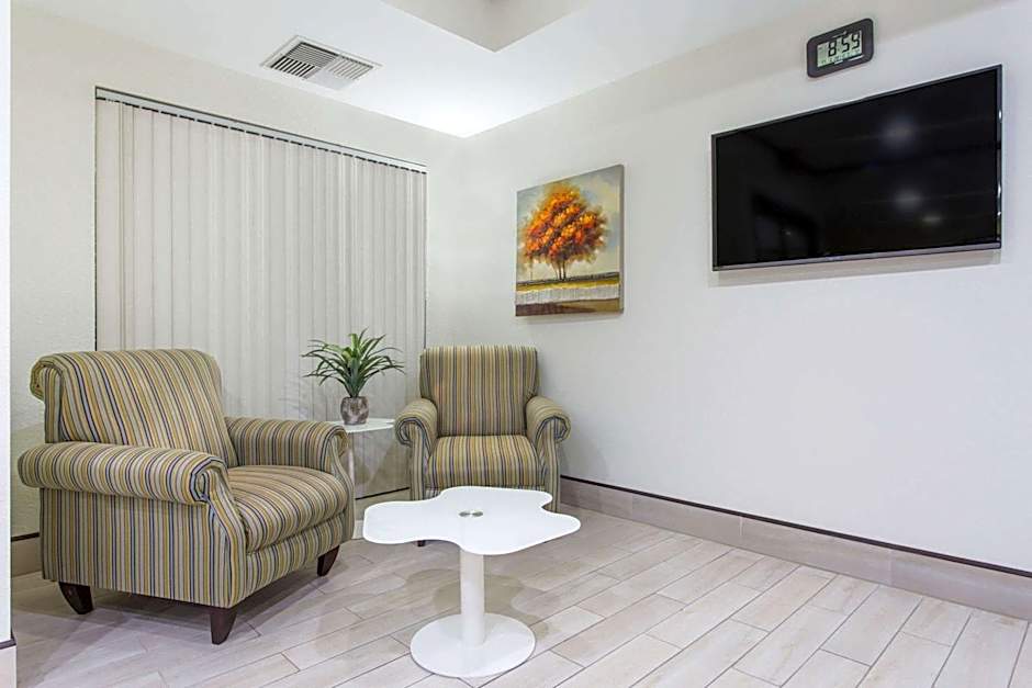 Super 8 by Wyndham Petersburg