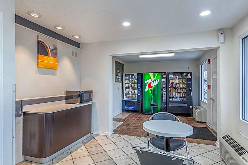 Motel 6-Mount Vernon, IL