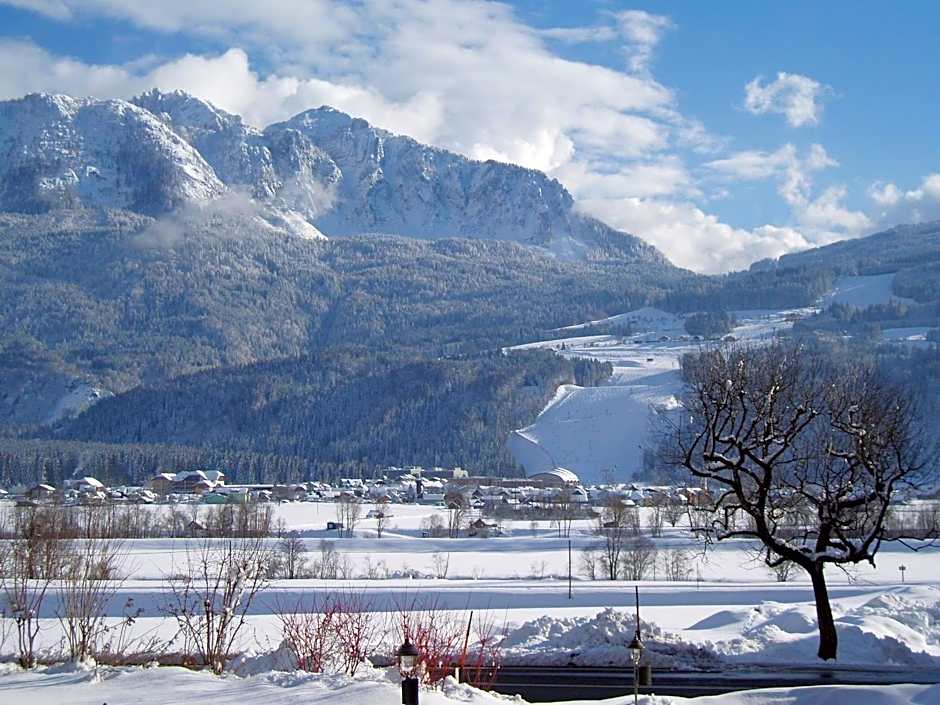 Hotel-Gasthof Strasswirt