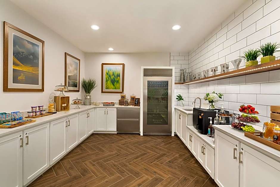 Delta Hotels by Marriott Helena Colonial