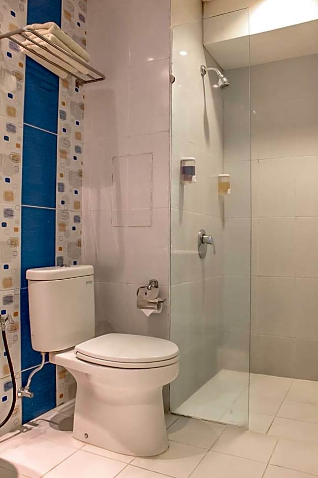 Dewarna Hotel Arifin