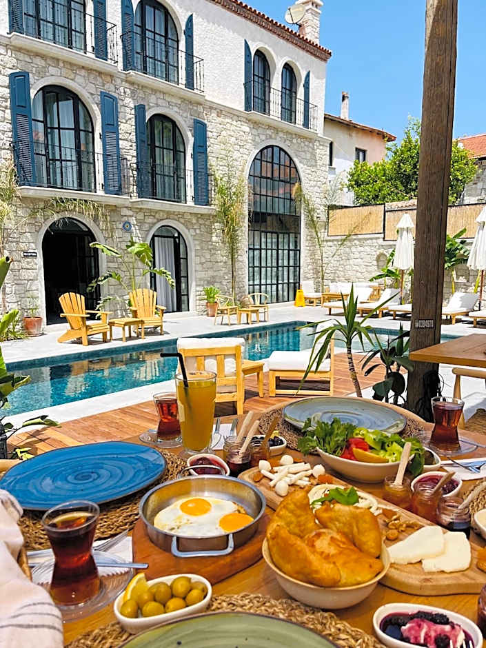Rhea Alacatı Boutique Hotel