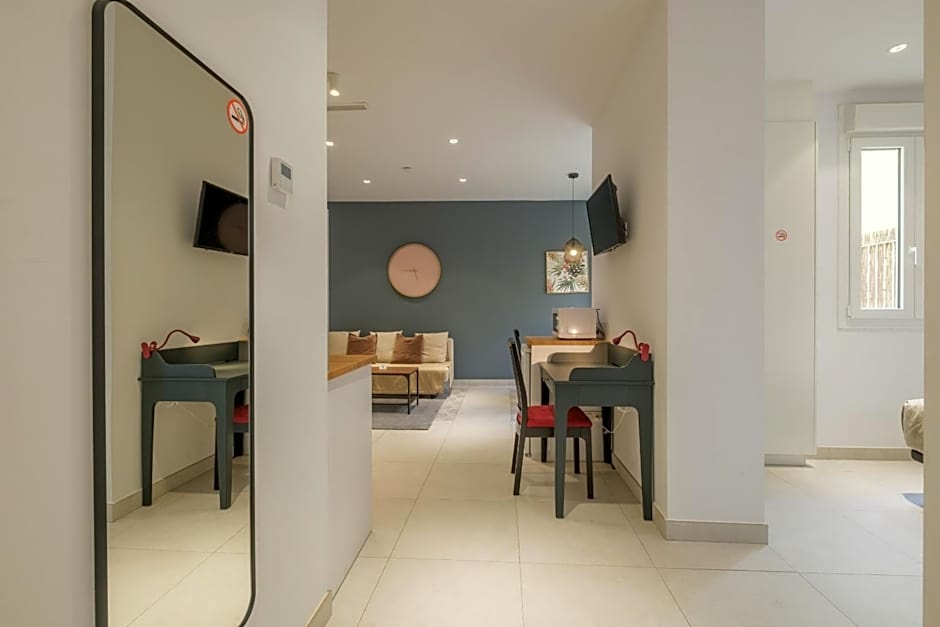 Chic & Comfortable Apartment, Private Terrace