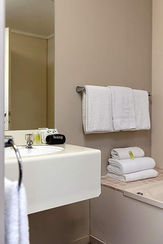 ASURE Macy's Motor Inn