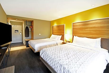 2 Queen Hearing Accessible Room