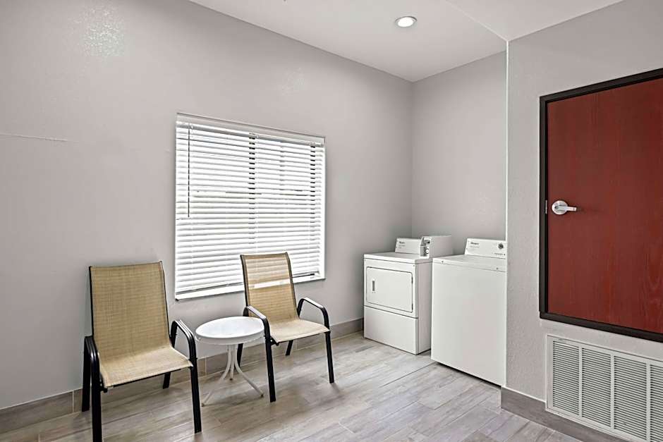 Best Western Palace Inn & Suites