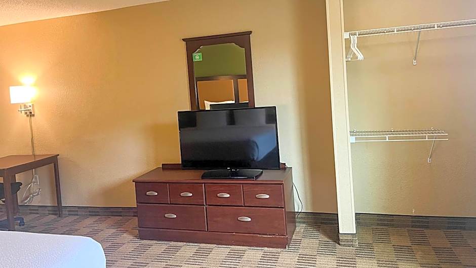 Studio 6 Chantilly VA Washington Dulles Airport
