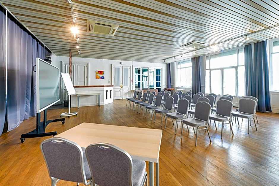 Brit Hotel Roanne - Le Grand Hôtel