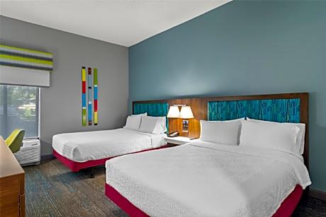 2 QUEEN BEDS WITH ACCESSIBLE ROLL-IN SHOWER