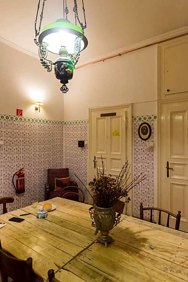 Baroque Hostel & Coworking