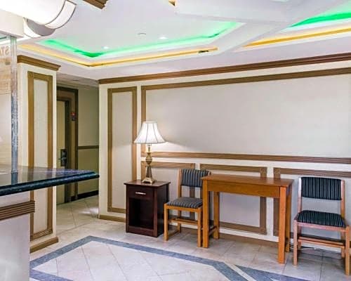 Econo Lodge South Ozone Park