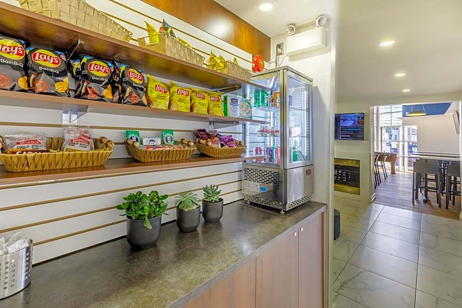 Clarion Pointe Quebec Airport