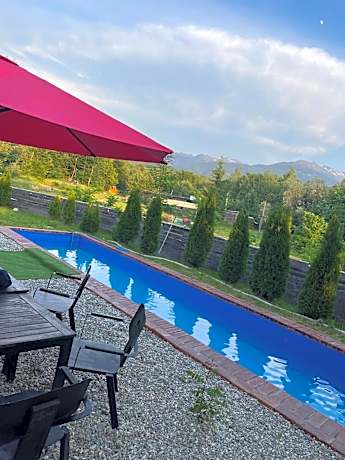 Porumbacu Mountain Views - Cabană cu Piscină