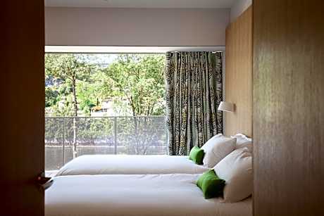 1 King Bed, Nonsmoking, Privilege Room