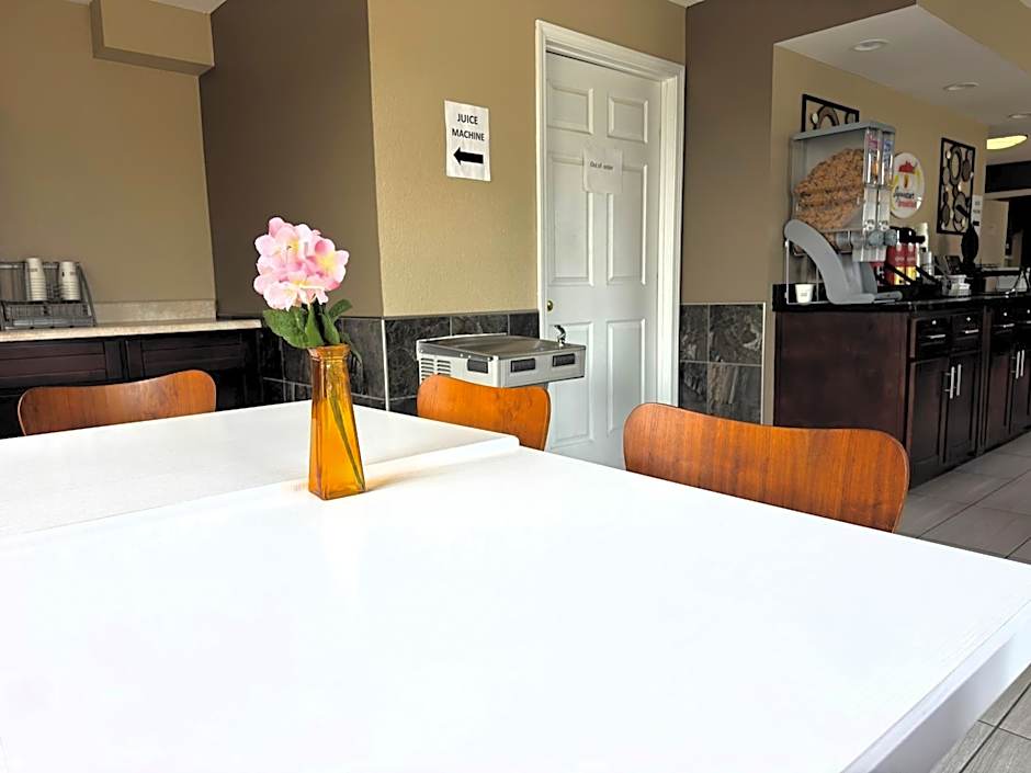 Super 8 by Wyndham Lakeland