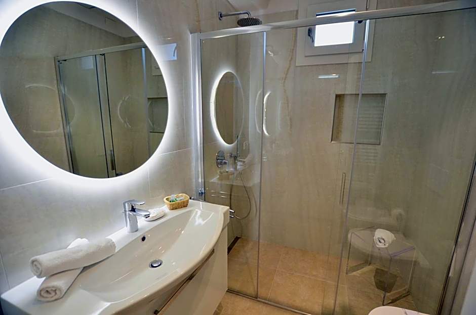 Villa Phoenix - Lake Apartments