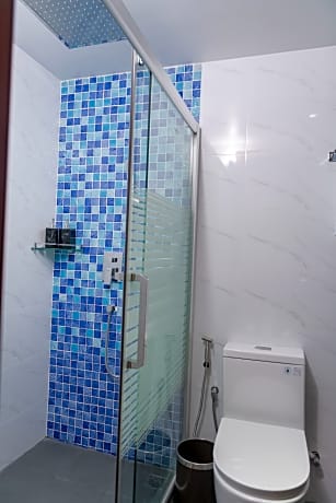 DELUXE DOUBLE PARTIAL SEA VIEW WITH BALCONY