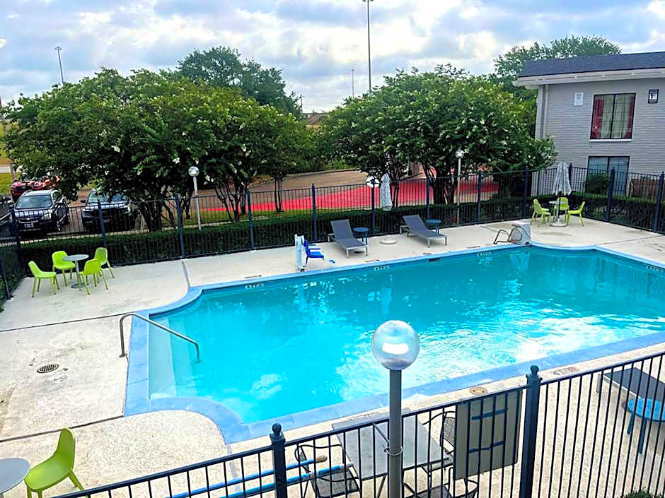 Days Inn by Wyndham Sulphur West