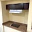 La Quinta Inn & Suites by Wyndham Indianapolis Airport Lynhurst