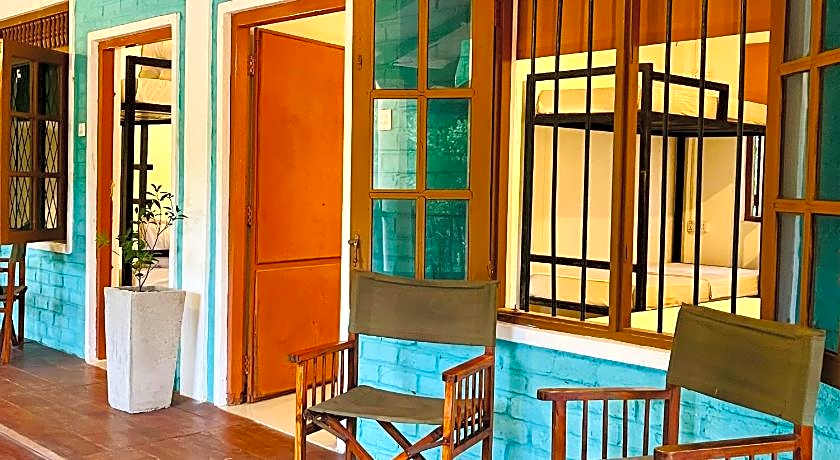 Funky Leopard Safari Lodge Bordering Yala National Park