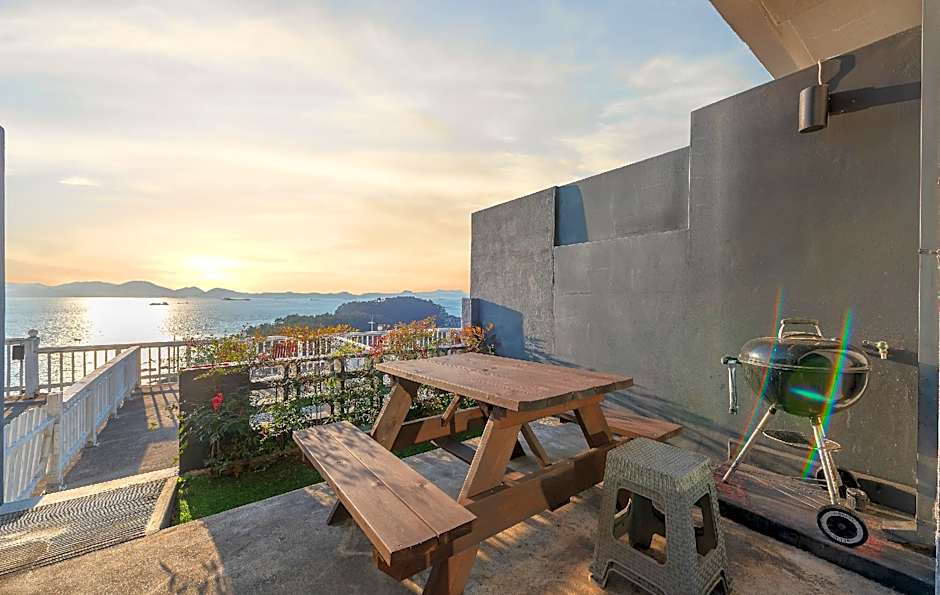 Whales Dream Pension