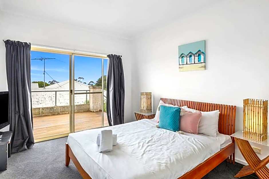 Cowrie House Ocean Views 500m to Beach