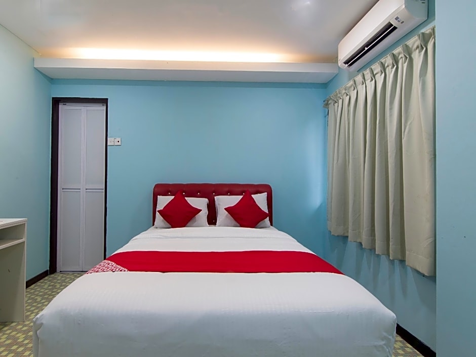 OYO 1136 PD Star Hotel