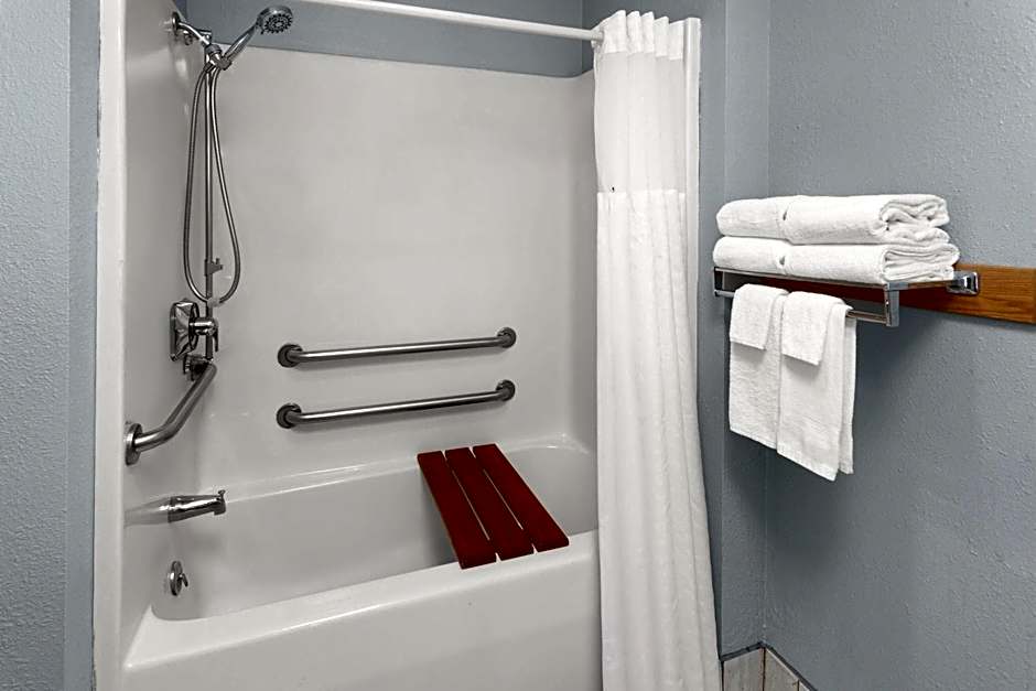 AmericInn by Wyndham Reedsburg